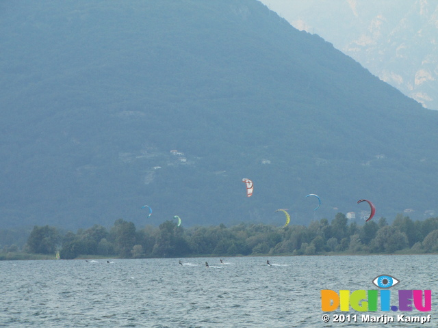SX18968 Kite surfers on Lake Como